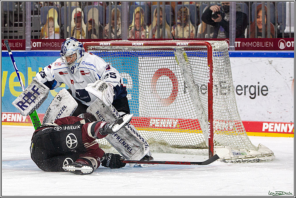PENNY DEL;  Koelner Haie - Straubing Tigers; Koeln, 14.04.2021